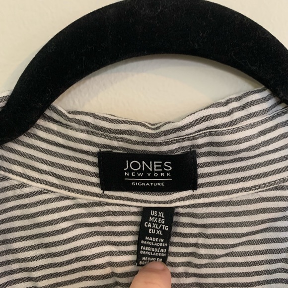 Jones New York grey and white short sleeve striped button up shirt - Picture 3 of 3
